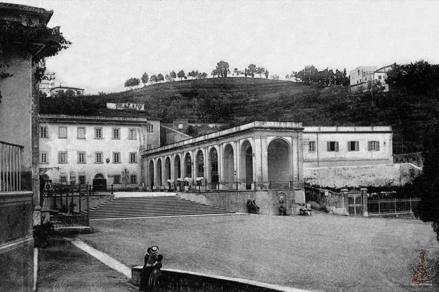 Piazza del santuario e Famedio - 1909