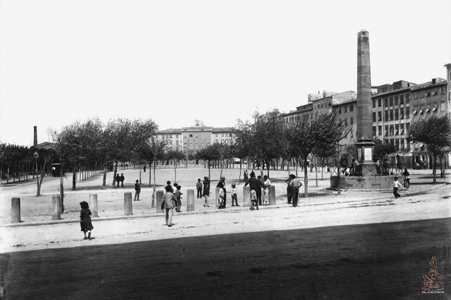 Piazza Mazzini - La fontana con obelisco - 1898