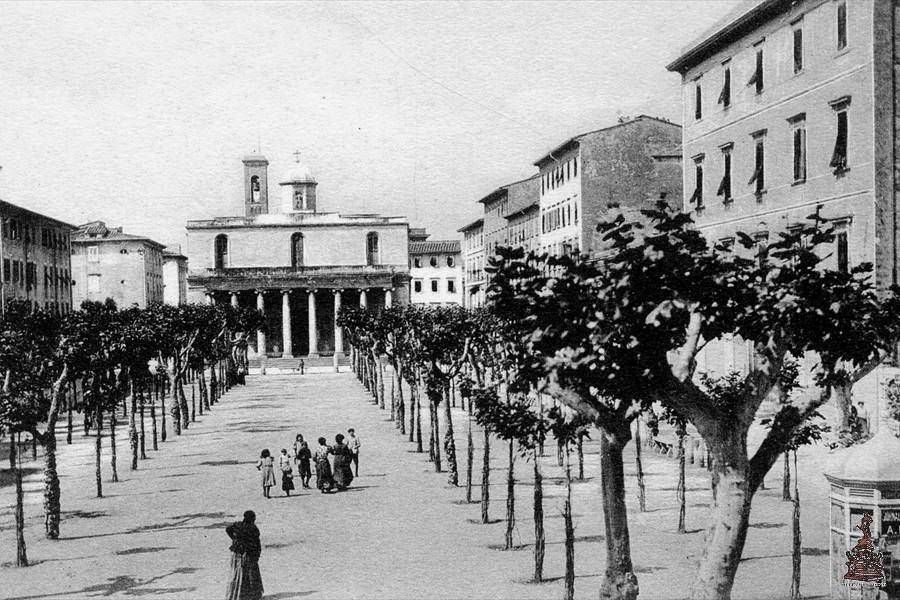 Piazza San Benedetto con tre filari di alberi - 1905